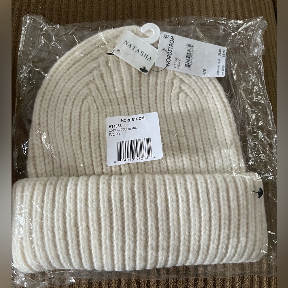 Tasha Cozy Cuddle Beanie NWT in packaging - Picture 2 of 3